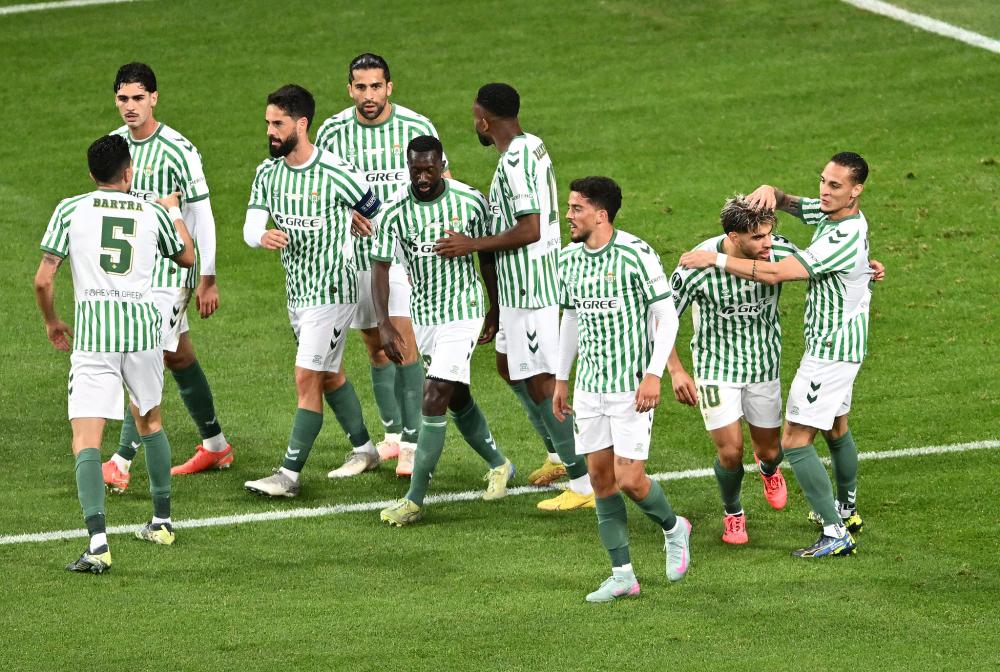 Ary：快船新签后卫丹尼斯将在明日与灰熊比赛迎来首秀